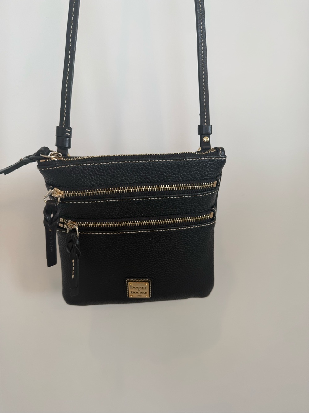 Dooney & Bourke small pebble grain triple zip Black Crossbody Bag - Picture 3 of 4
